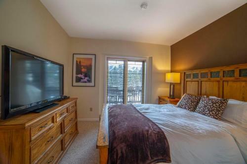 #467- Golf Course Condo Near Ski Resort, Mountain Views