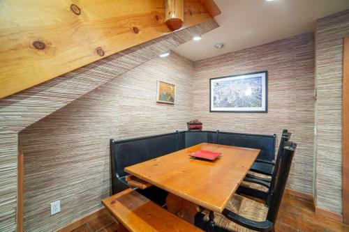 #450 - Pet Friendly, Walk To Eagle Lodge