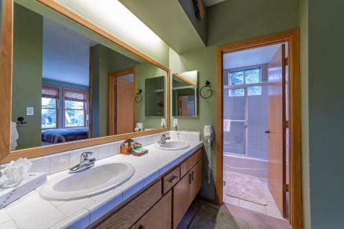 #307 - Scenic Family-friendly Condo, Spa & Pool