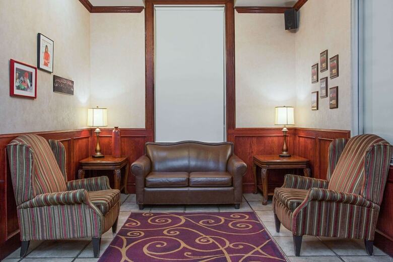 Hotel Ramada Inn & Suites Red Deer