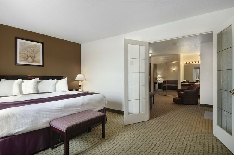 Hotel Ramada Inn & Suites Red Deer