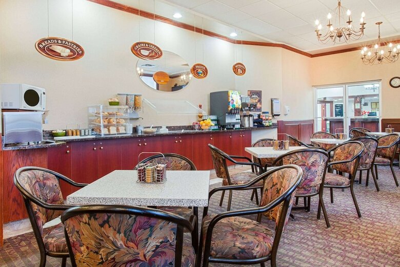 Hotel Ramada Inn & Suites Red Deer