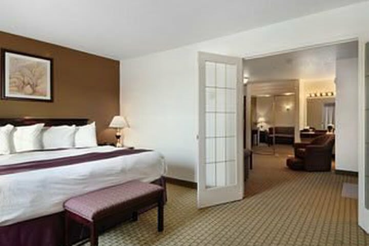 Hotel Ramada Inn & Suites Red Deer