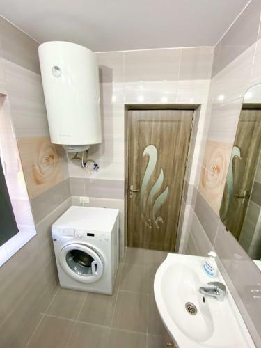�ntreaga Locuin??: Apartament La Malul Dun?rii