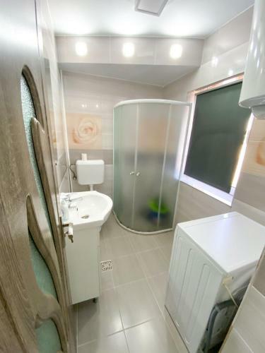 �ntreaga Locuin??: Apartament La Malul Dun?rii