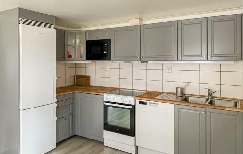 Nice Home In L�ttorp With Wifi And 4 Bedrooms