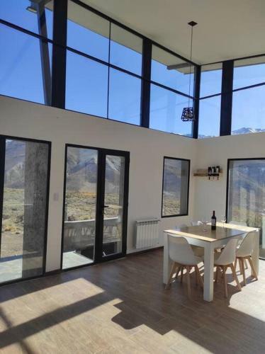 Mountain Luna - Valle De Los Molles - Las Le�as