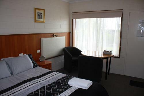 Opal Motel