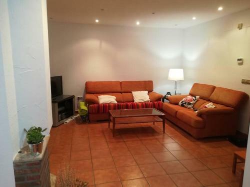 Vivienda Adosada , Con Merendero En Carcedo