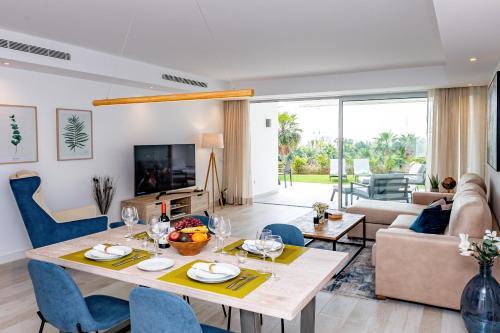 Beautiful Apartment In Alcazaba Lagoon