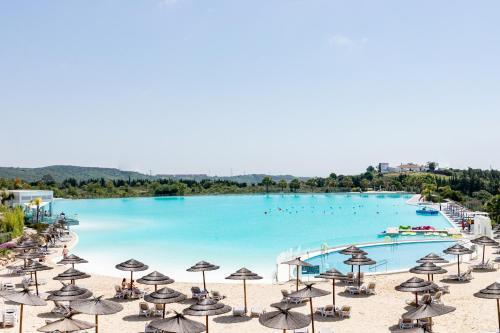 Beautiful Apartment In Alcazaba Lagoon