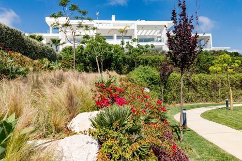 Beautiful Apartment In Alcazaba Lagoon