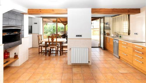 Agradable Casa Con Piscina A 5�del Mar