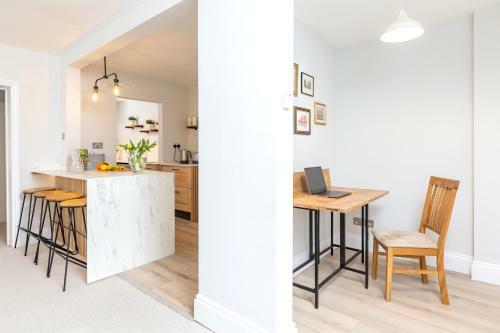 32 Evesham Road - By Luxury Apartment
