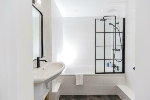 32 Evesham Road - By Luxury Apartment