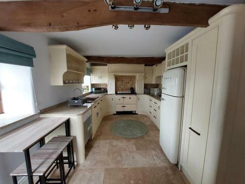 Newly Renovated Farmstyle Cottage