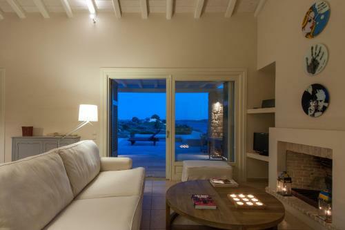 Phaedrus Living: Seaview Luxury Villa Chrysanthemum