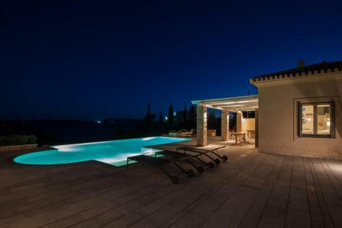 Phaedrus Living: Seaview Luxury Villa Chrysanthemum
