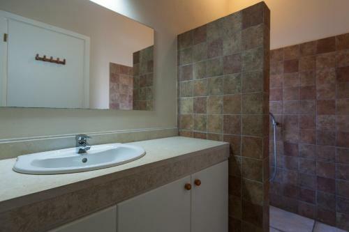 Phaedrus Living: Seaview Luxury Villa Chrysanthemum