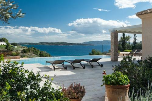 Phaedrus Living: Seaview Luxury Villa Chrysanthemum