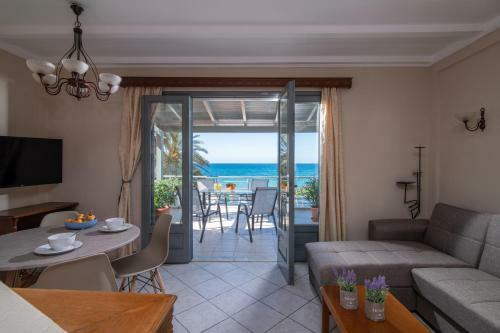 Evi's Beach Front Apartment By Estia