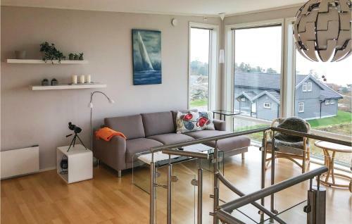 Five-bedroom Holiday Home In Lindesnes