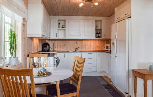 Beautiful Home In Veg�rshei With 5 Bedrooms