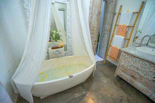 Fully-serviced 2 Bedroom Luxury Villa