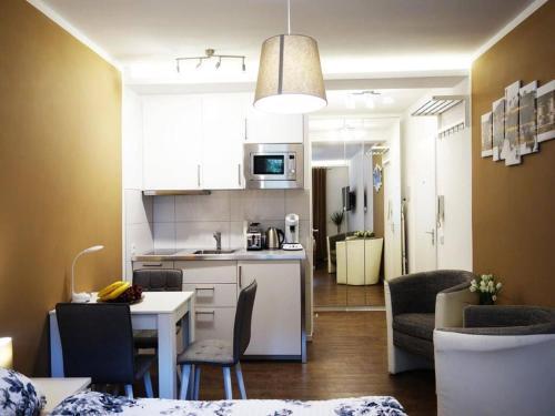 Inviting Apartment In D�sseldorf With Parking