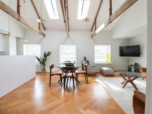 Apartment 3 Royal Dart