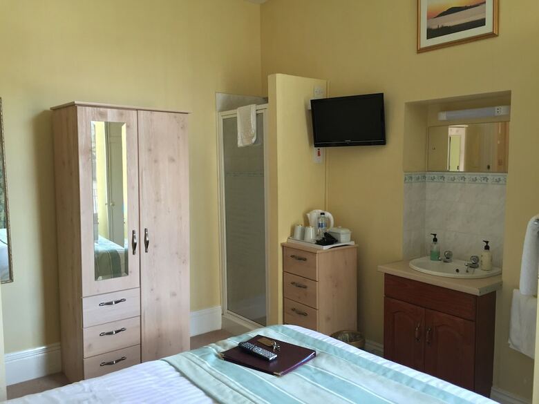 Bed & Breakfast Edgcumbe Guest House