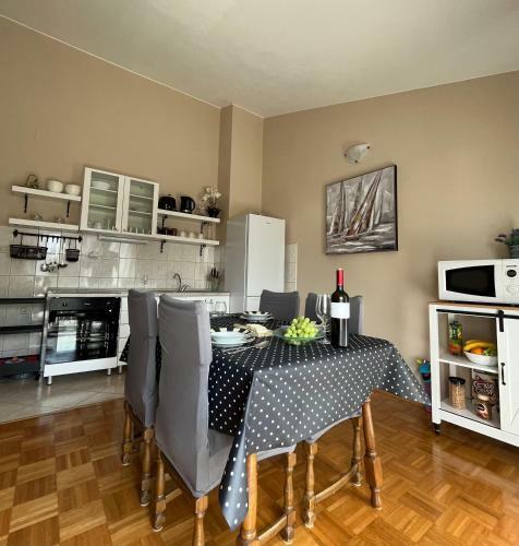 Apartmani Tino I Leon