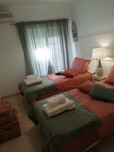 Apartamento De 2 Quartos No Centro De Monte Gordo