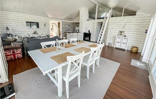 Amazing Home In Dyr�n With Wifi And 3 Bedrooms