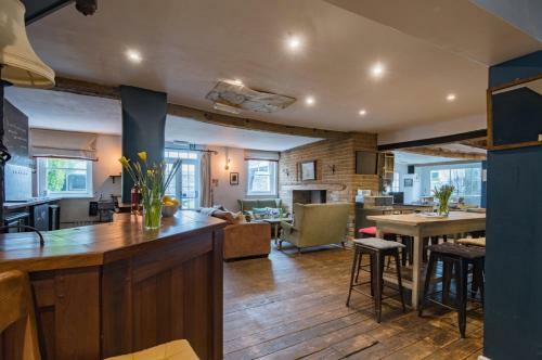 The White Cliffs Retreat - Coastal Village Lodge