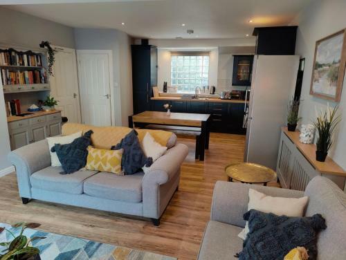 New Fabulous 2bd Maisonette Dunfermline, Fife