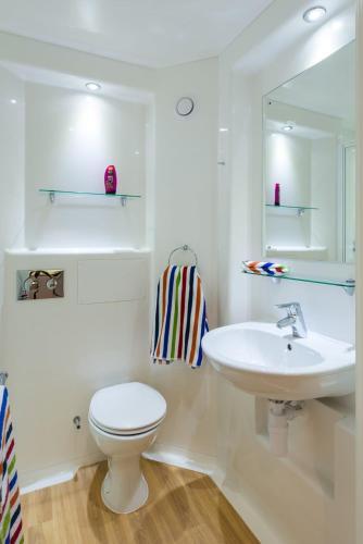 Zeni Apartments 6 Bed Apartment In Central Exeter