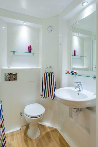 Zeni Apartments 7 Bed Apartment In Central Exeter