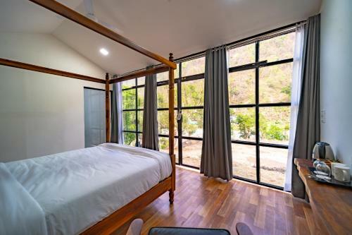 Hotel The Ayali Riverside Resort
