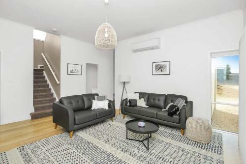 Dunescape 4br With Nbn And Sea Views