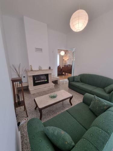 Hall Apartments & Rooms - Ath Airport