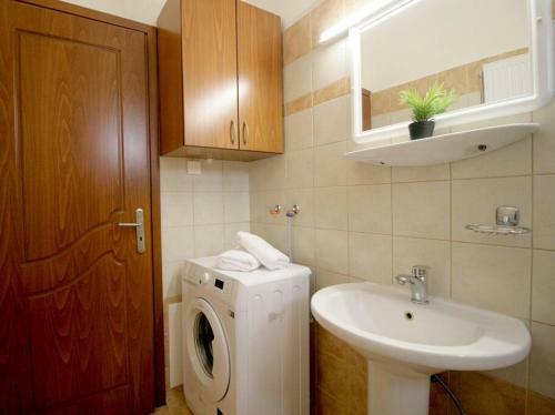 Premium Two-bedroom Apartment, Close To Beaches!
