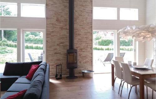 Three-bedroom Holiday Home In Kopingsvik
