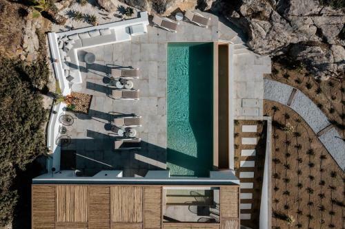 Mikri Sorriso Luxurious Villa On The Beach