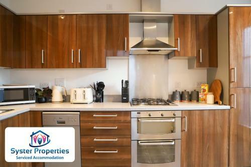 Watkin Heights- 5 Bed Lovely Home/ Groups/work /families