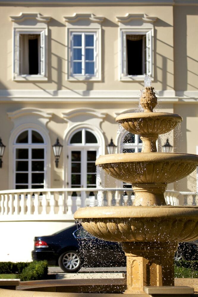 La Contessa Castle Hotel