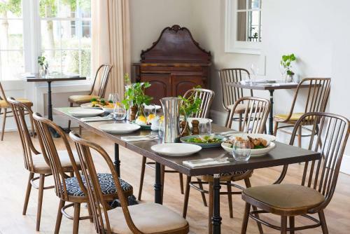 Hotel Peppers Manor House
