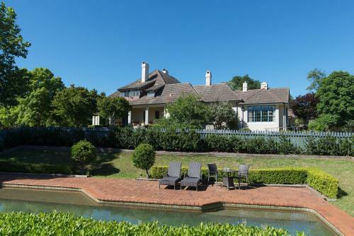 Hotel Peppers Manor House