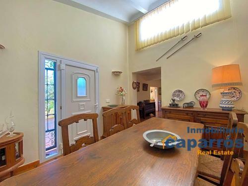 Chalet Con Piscina En Moj�car Playa