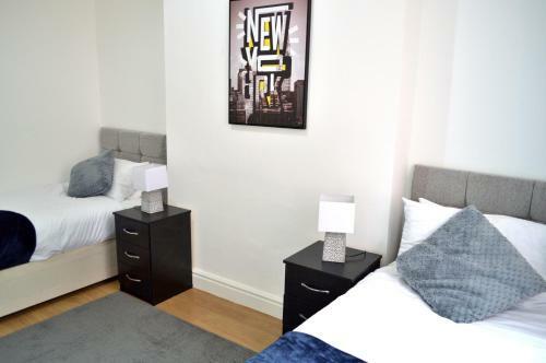 Beautiful Two-bed Apartment With Driveway Parking